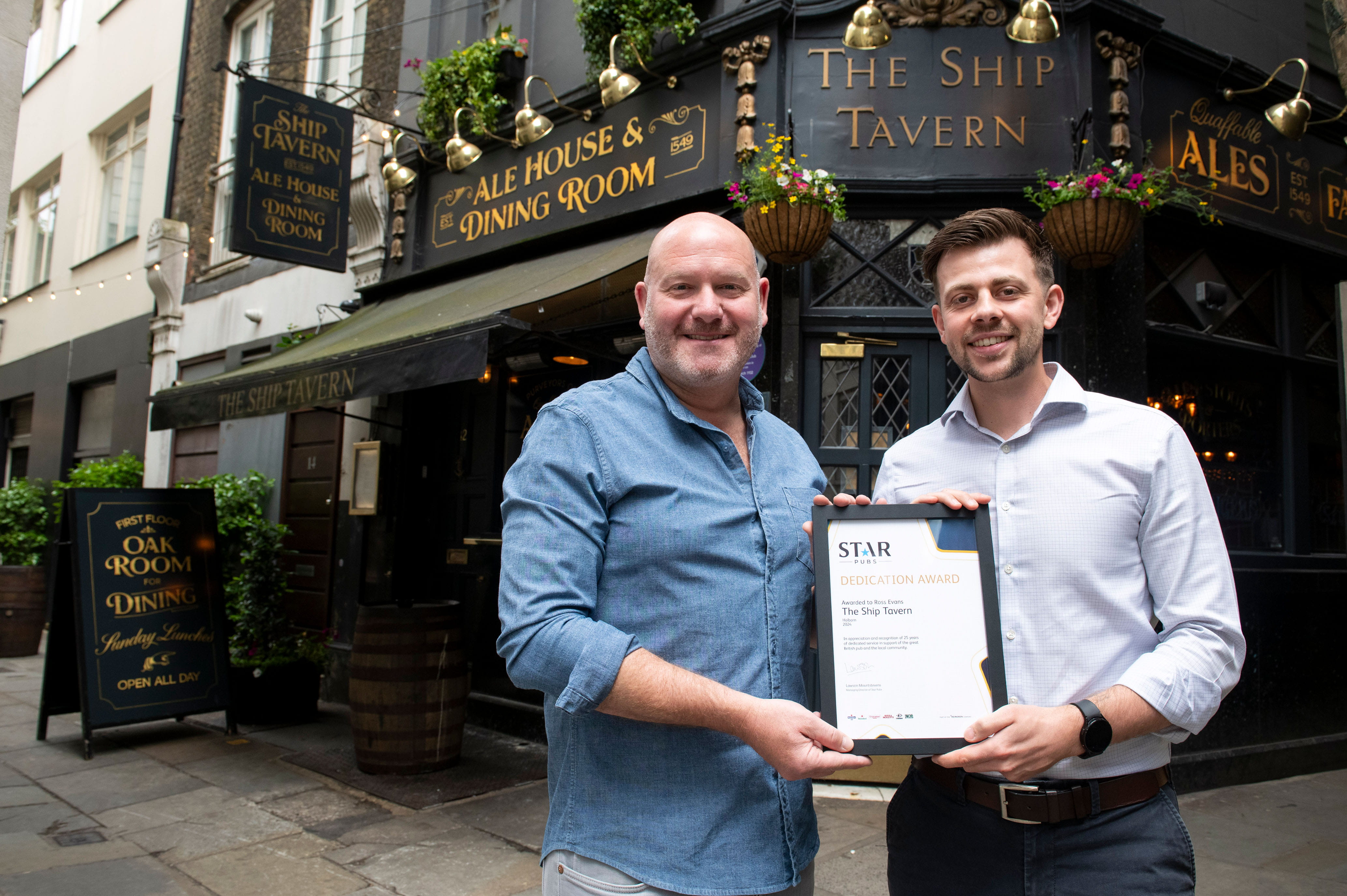 PUBLICAN OF HISTORIC HOLBORN PUB RECEIVES PRESTIGIOUS AWARD